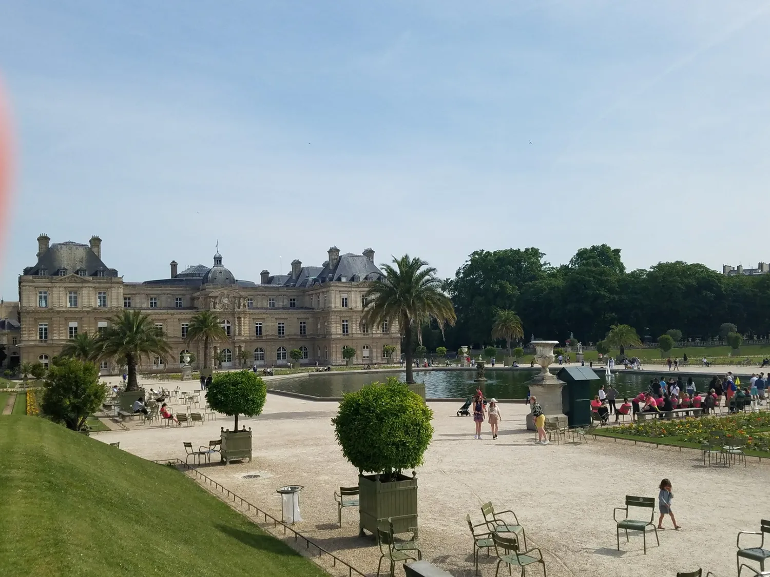 Image qui illustre: Grand Bassin du Jardin du Luxembourg à Paris - 1