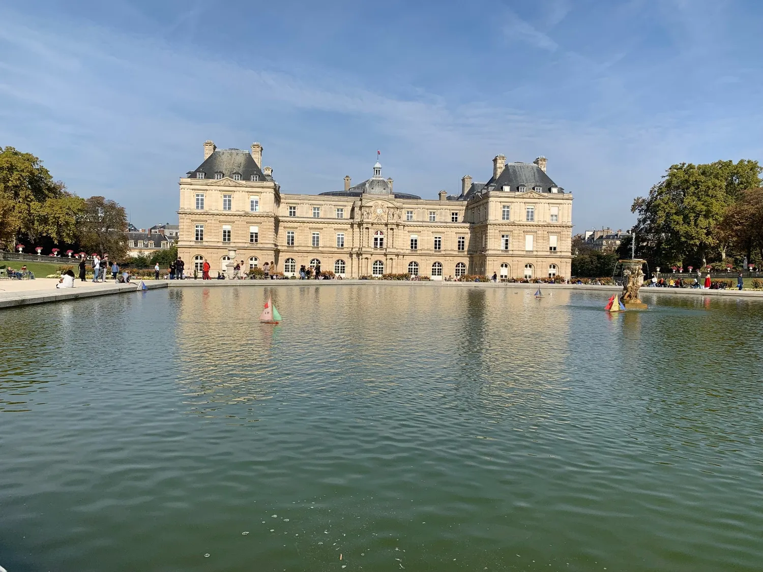 Image qui illustre: Grand Bassin du Jardin du Luxembourg à Paris - 2