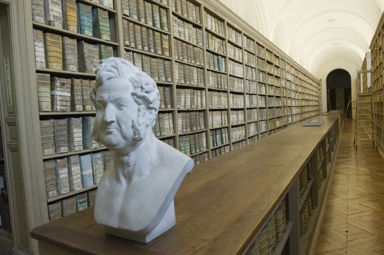 Image qui illustre: Visite descriptive et tactile des grands dépôts des archives nationales à Paris - 0
