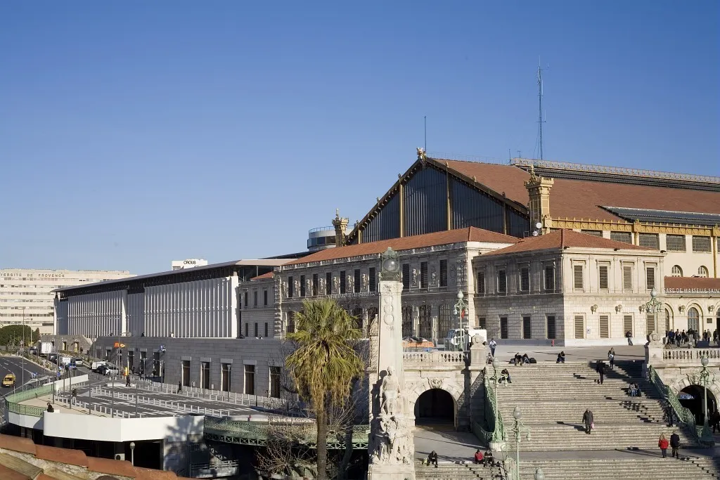 Image qui illustre: Visite architecturale et historique de la Gare Saint Charles à Marseille - 0