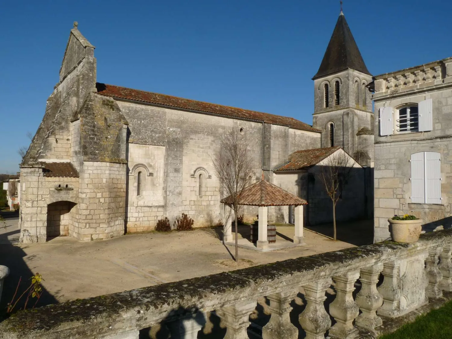 Image qui illustre: Eglise Saint Orient à Sireuil - 0