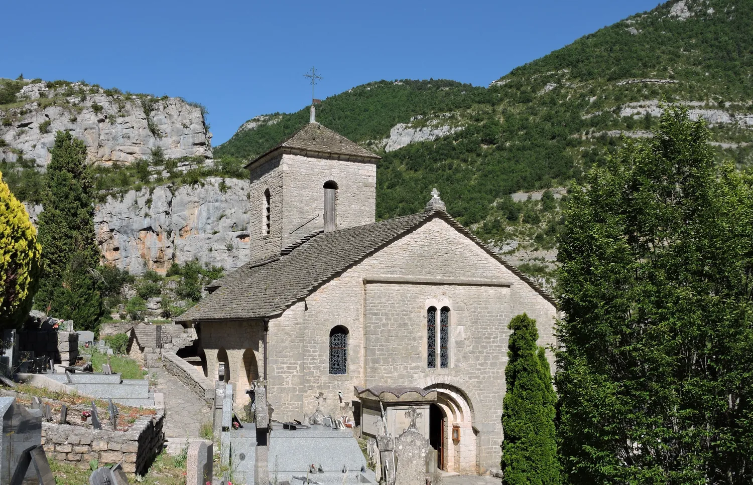 Image qui illustre: Eglise Romane Saint-jean-baptiste à La Malène - 0