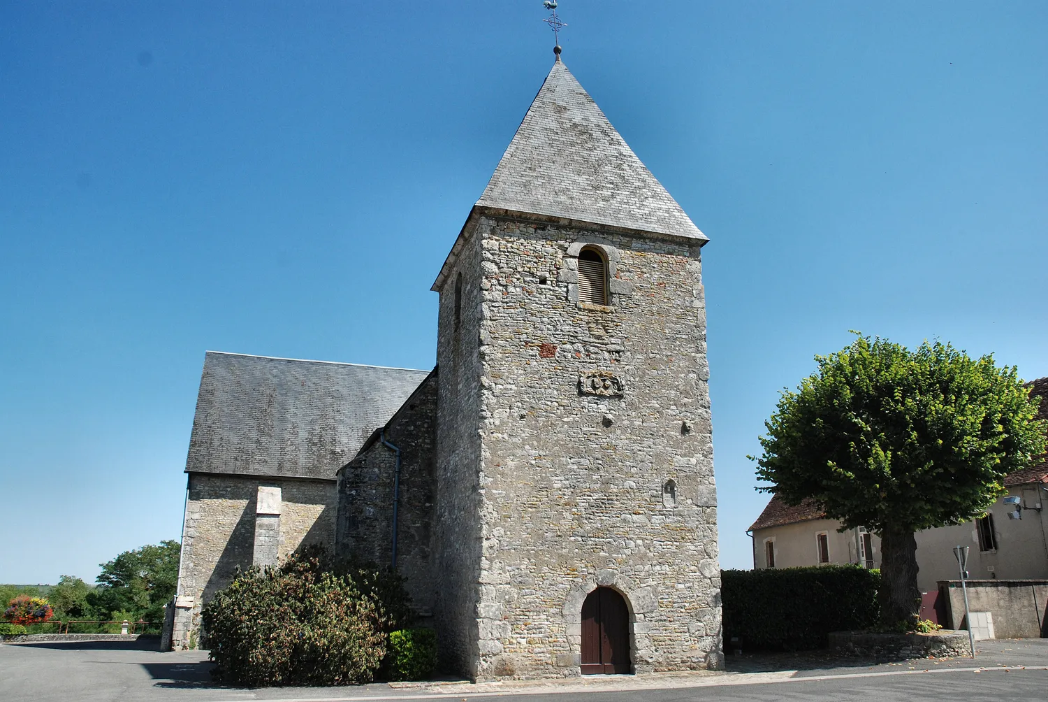 Image qui illustre: Eglise Saint Pierre à Venesmes - 1
