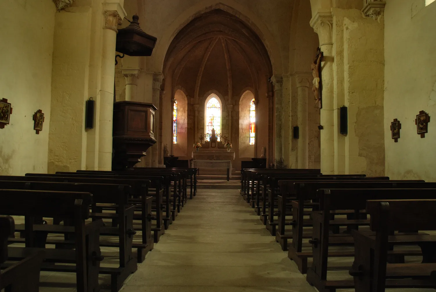 Image qui illustre: Eglise Saint Pierre à Venesmes - 0