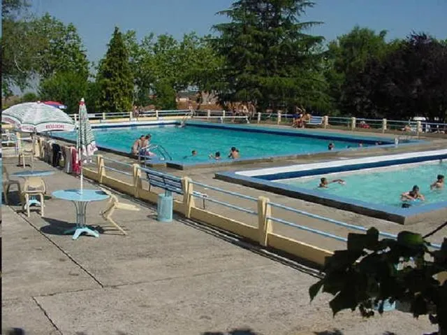 Image qui illustre: Piscine Municipale De Rieumes