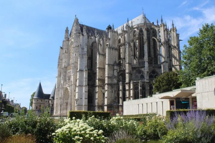 Image qui illustre: Quartier De La Cathédrale - Parcours Beauvais