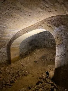 Image qui illustre: Visitez les caves d'un hôtel particulier sur deux niveaux