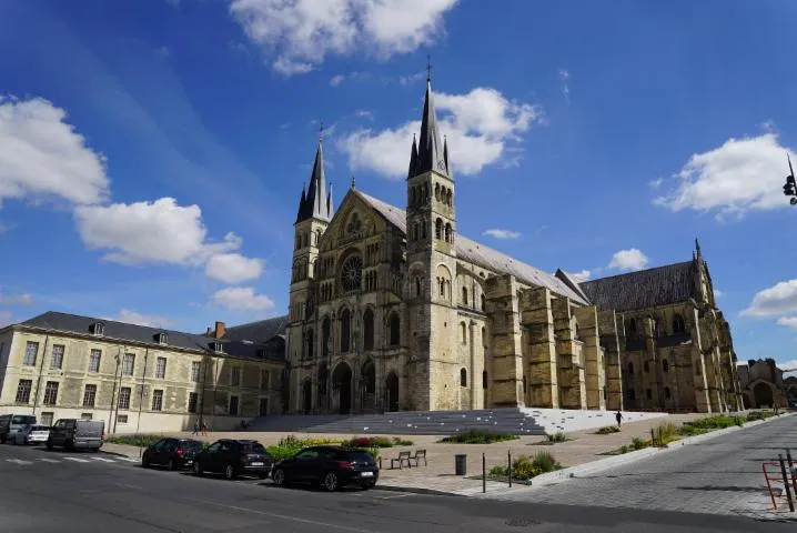 Image qui illustre: Basilique Saint-remi