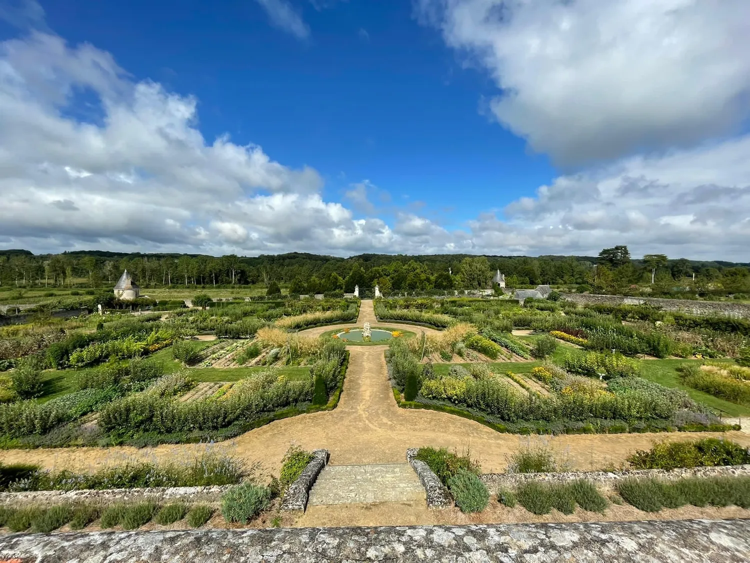Image qui illustre: Visite guidée sensorielle dans les Jardins du château de Valmer à Chançay - 0