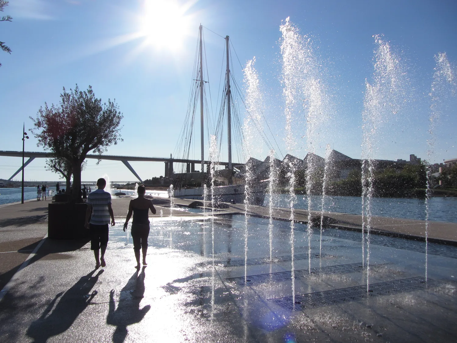 Image qui illustre: Parcours D'eau En Centre-ville à Martigues - 0