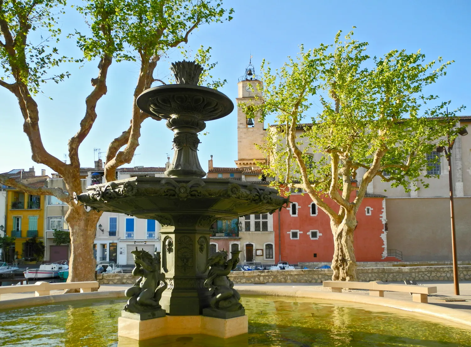Image qui illustre: Parcours D'eau En Centre-ville à Martigues - 2