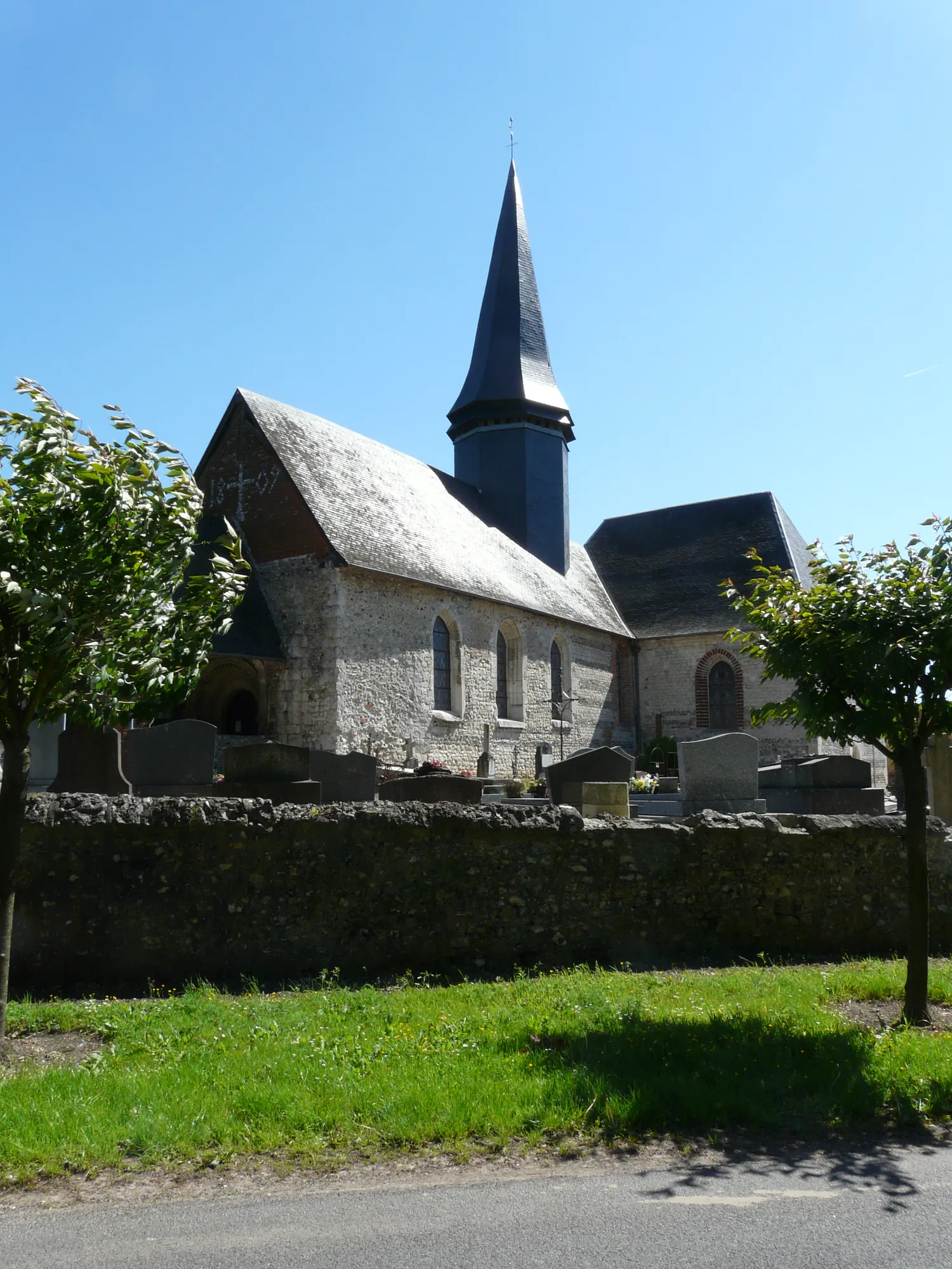 Image qui illustre: Église Saint-Lucien à Saint-Lucien - 0