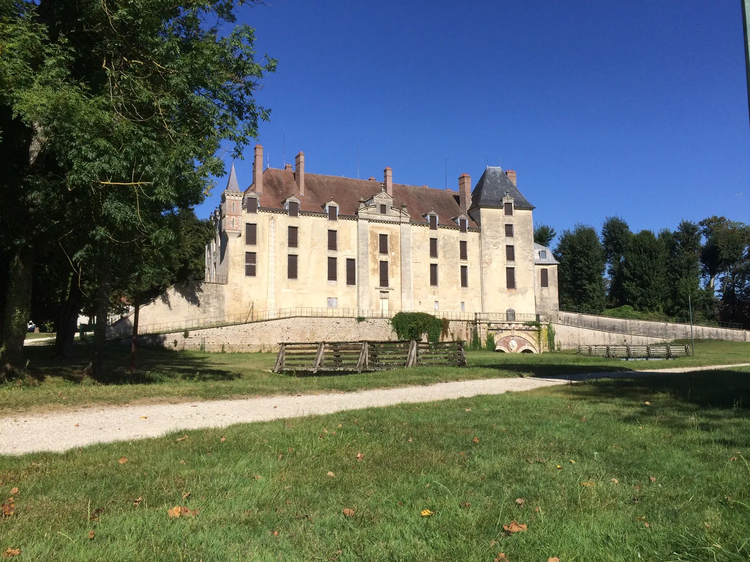 Image qui illustre: Château De Vendeuvre-sur-barse à Vendeuvre-sur-Barse - 0