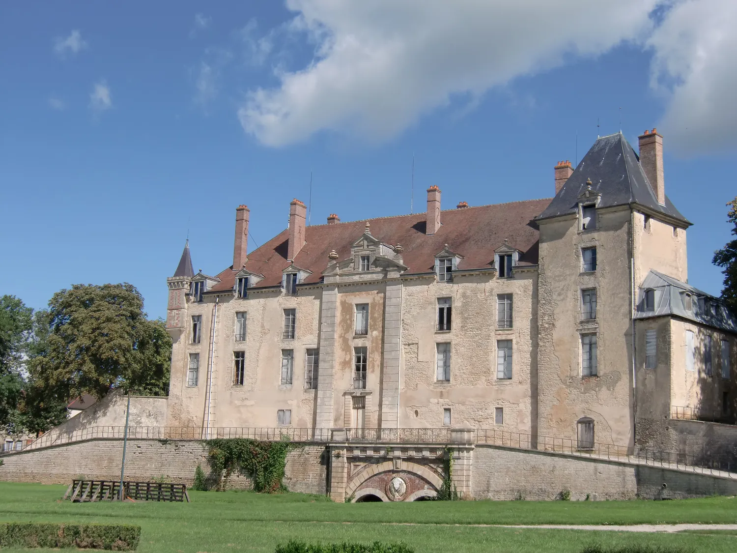 Image qui illustre: Château De Vendeuvre-sur-barse à Vendeuvre-sur-Barse - 1