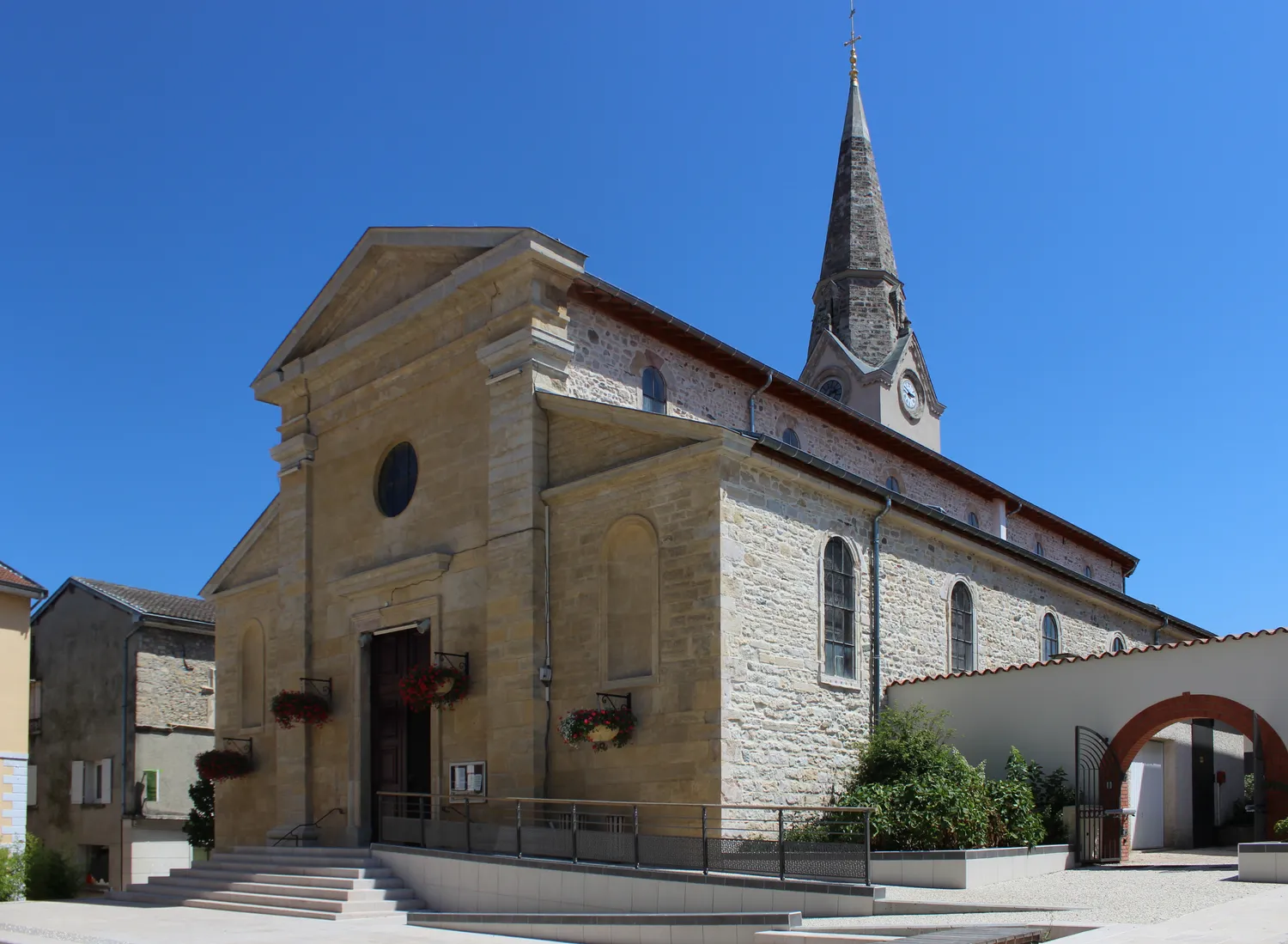 Image qui illustre: Eglise Saint-Denis de La Verpillière à La Verpillière - 0