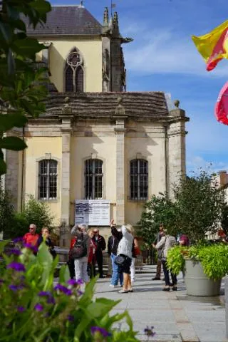 Image qui illustre: Plongez-vous dans une balade immersive accompagné d'acteurs et de musiciens