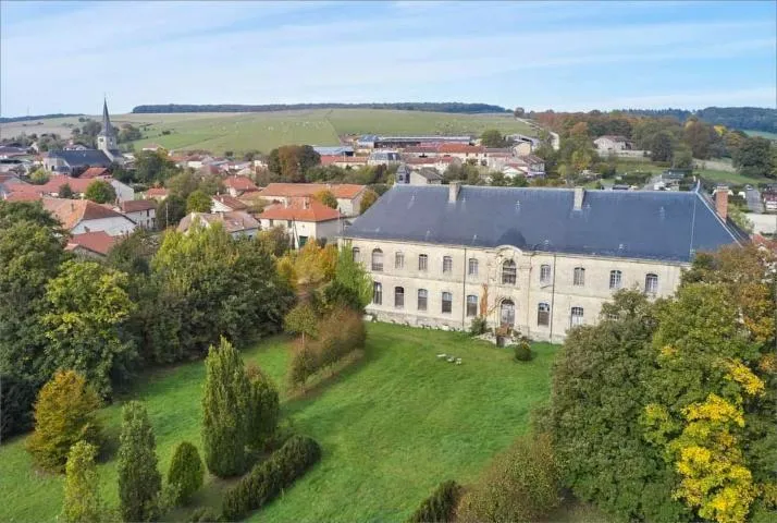 Image qui illustre: Découvrez une demeure historique lors d'une visite guidée