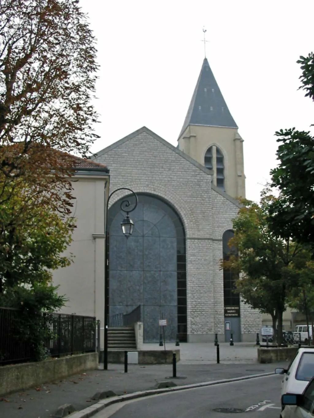 Image qui illustre: Cathédrale Sainte-Geneviève à Nanterre - 0