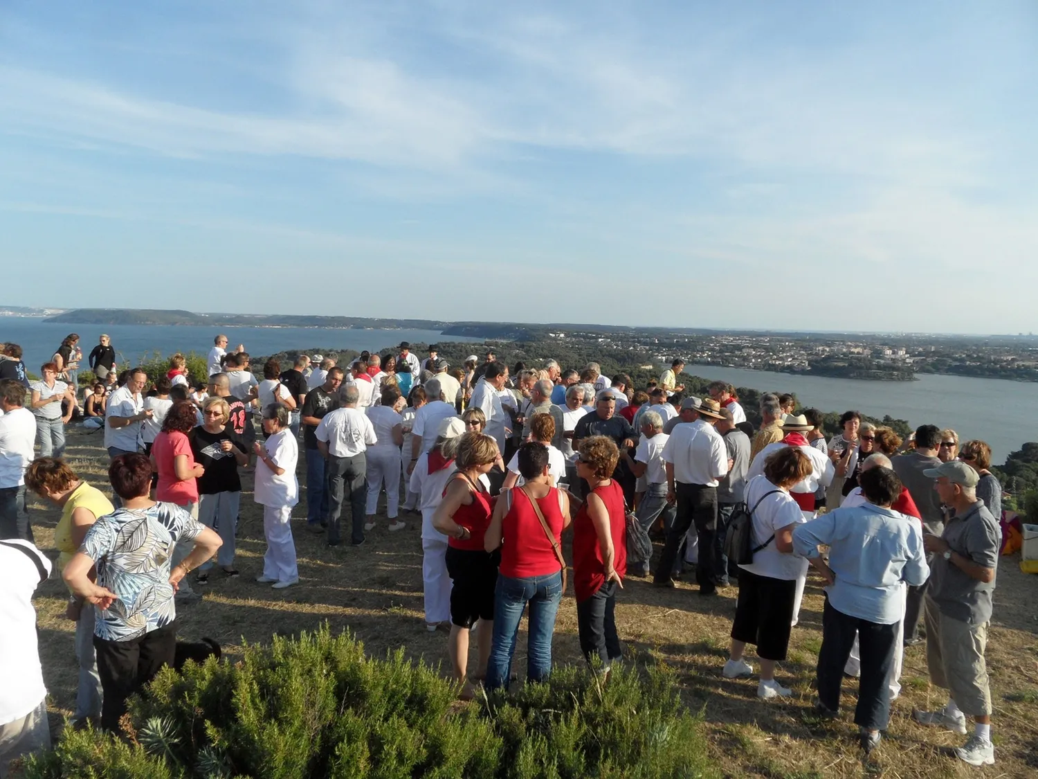 Image qui illustre: Veillée Traditionnelle De La Saint-jean à Istres - 1