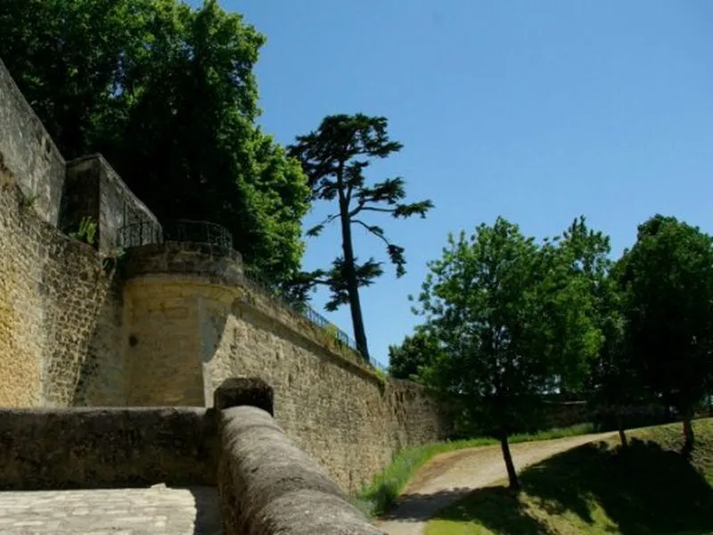 Image qui illustre: Citadelle de Bourg à Bourg - 2