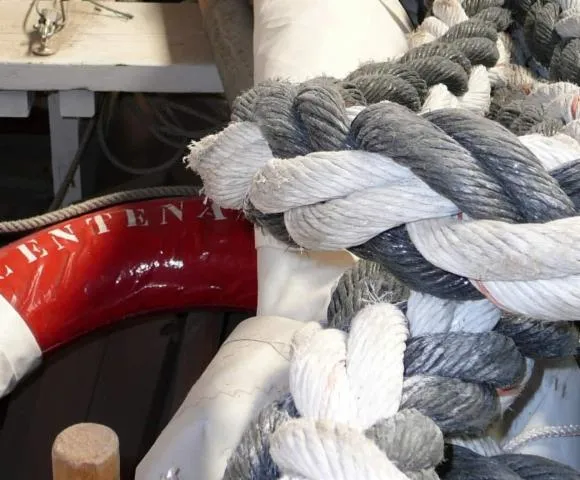 Image qui illustre: Atelier de fabrication de nœuds marins