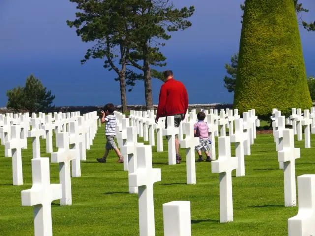 Image qui illustre: Normandy American Cemetery-visitor Center