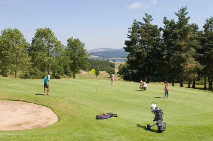 Image qui illustre: Compétitions Golf Domaine De Barres
