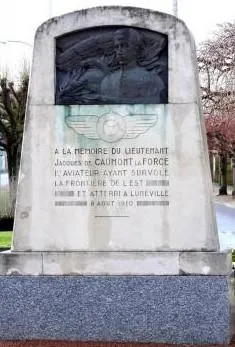 Image qui illustre: Monument à la mémoire du lieutenant Caumont de la Force