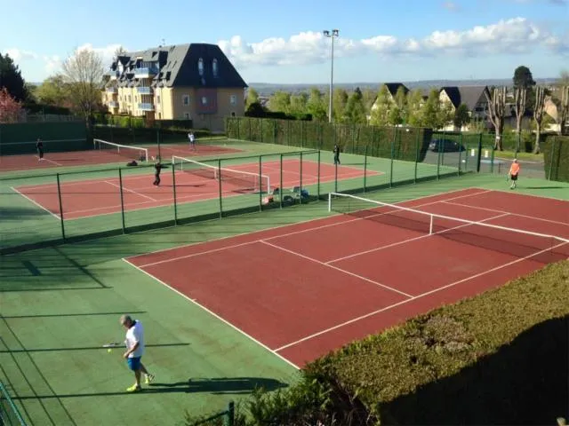 Image qui illustre: Tennis De Touques Côte Fleurie
