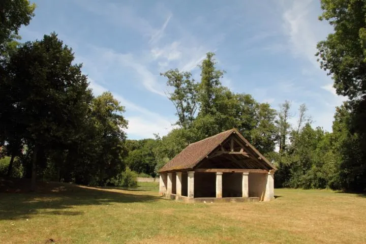 Image qui illustre: Lavoir de la route d'Arcy