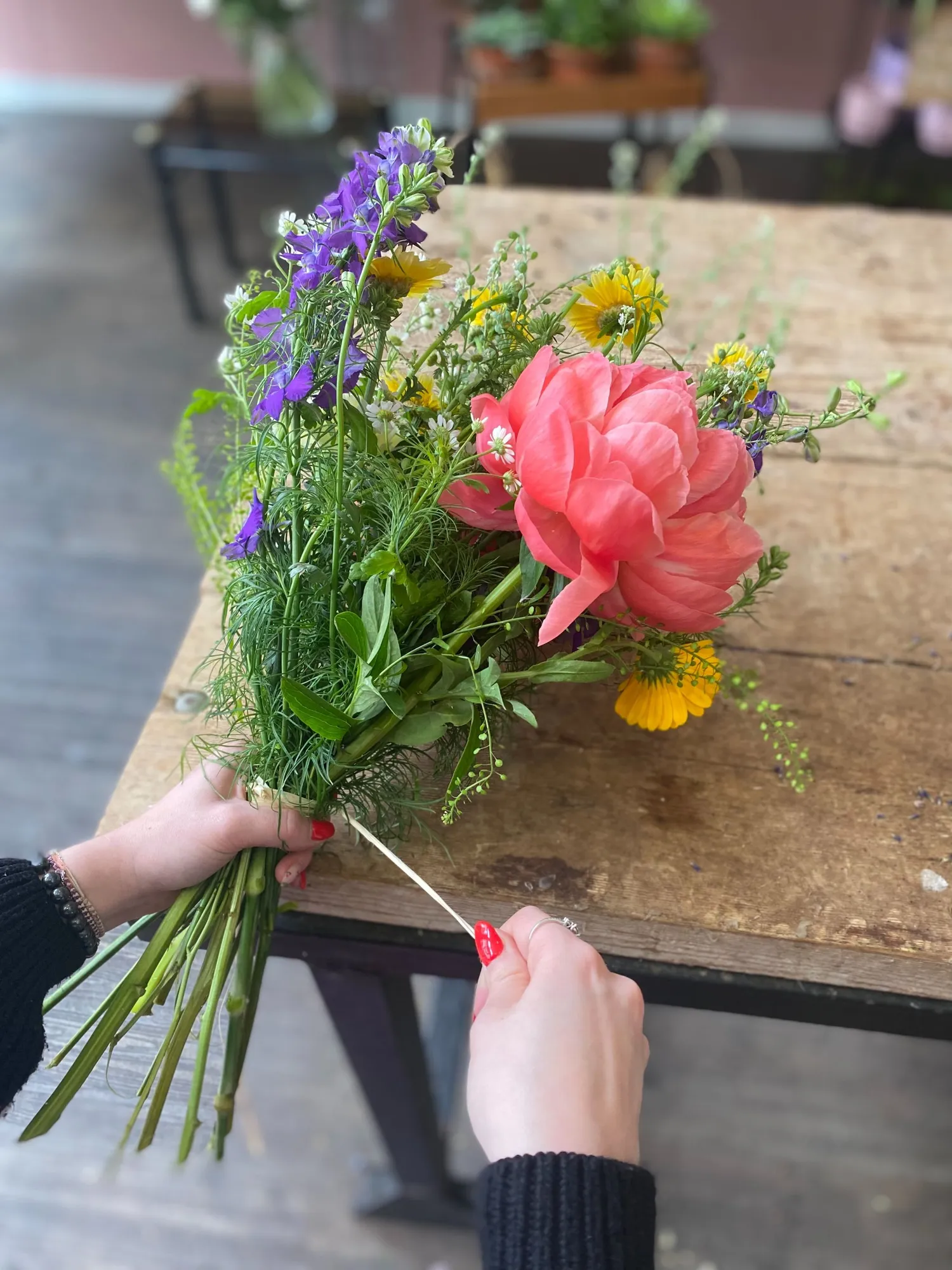 Image qui illustre: Composez votre bouquet de fleurs fraîches à Angers - 0