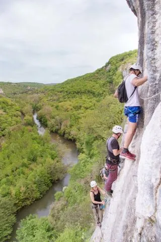 Image qui illustre: Nature Et Loisirs - Location De Matériel Via Ferrata