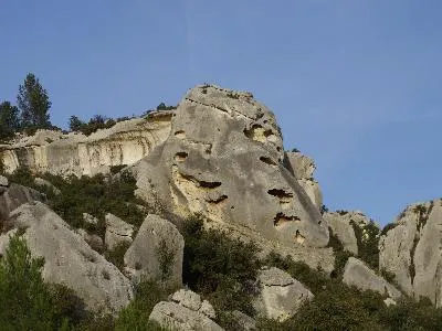 Image qui illustre: Alpilles : De Maussane aux Baux-de-Provence