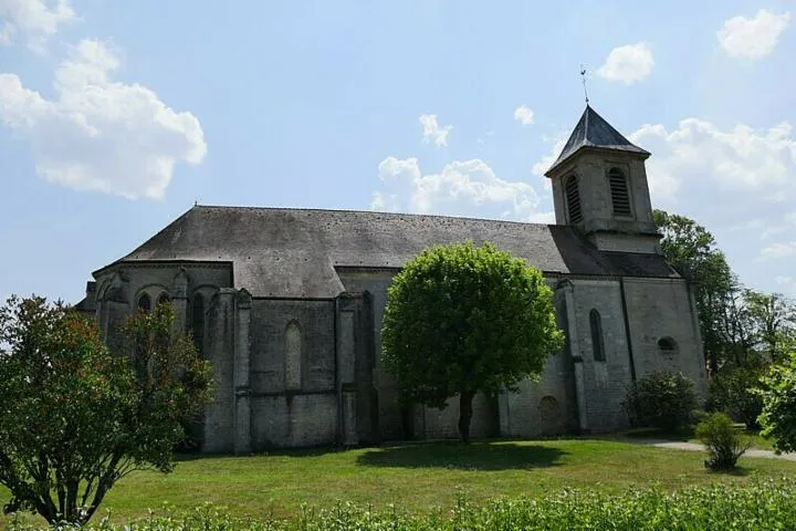 Image qui illustre: Visite d'une église du XIIIe siècle et de sa crypte gallo-romaine