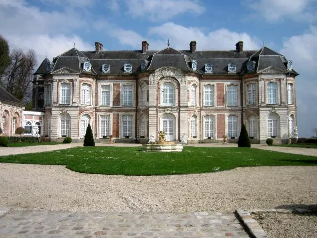 Image qui illustre: Château De Long
