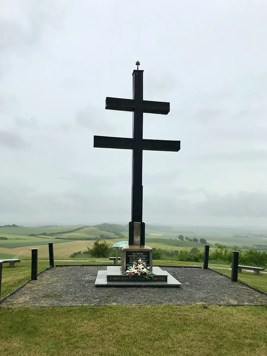 Image qui illustre: Croix de Lorraine du site du Mont Saint-Pierre à Villers-Stoncourt en Moselle à Villers-Stoncourt - 2