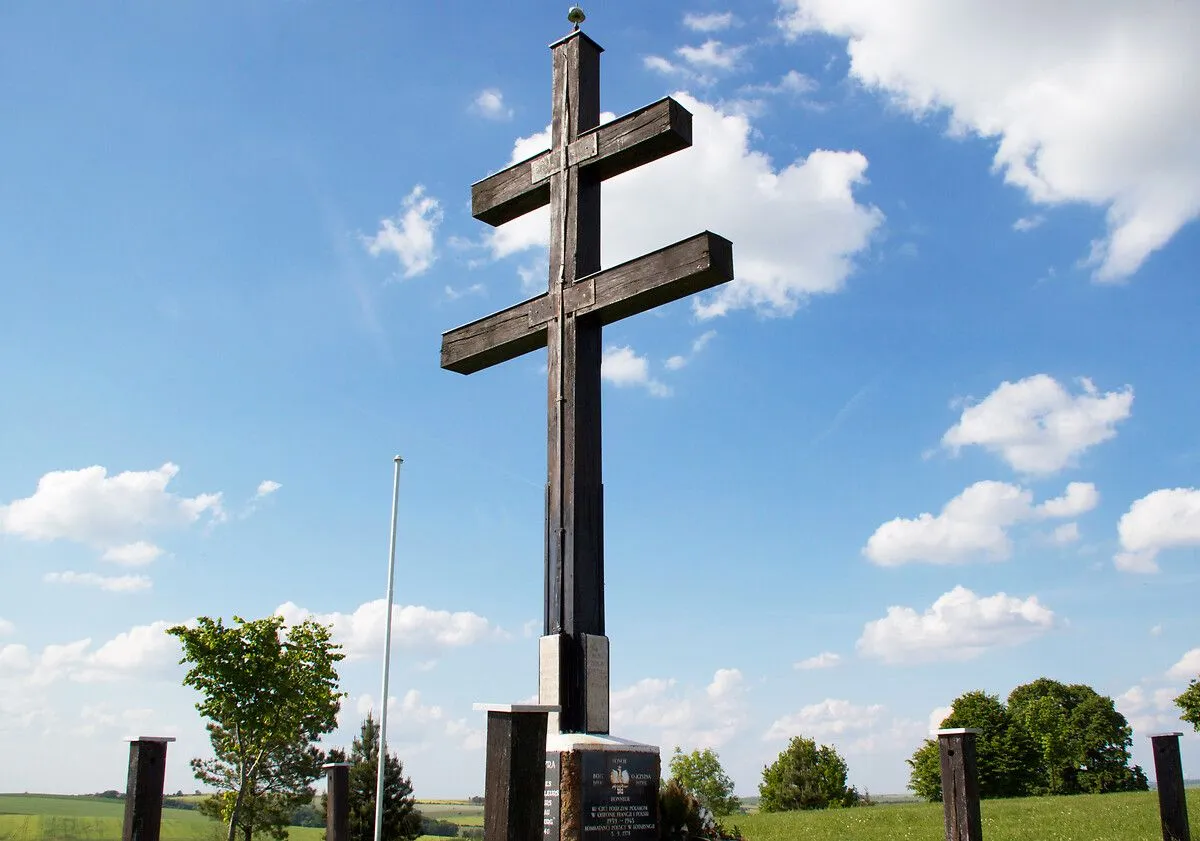 Image qui illustre: Croix de Lorraine du site du Mont Saint-Pierre à Villers-Stoncourt en Moselle à Villers-Stoncourt - 1