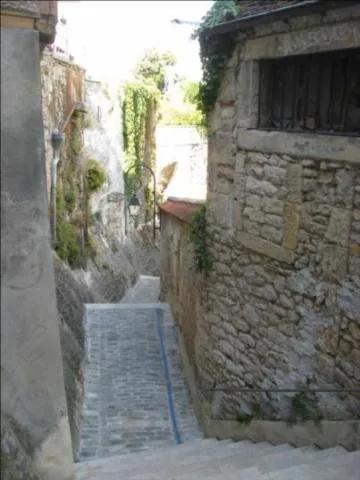 Image qui illustre: Les Remparts De Nevers