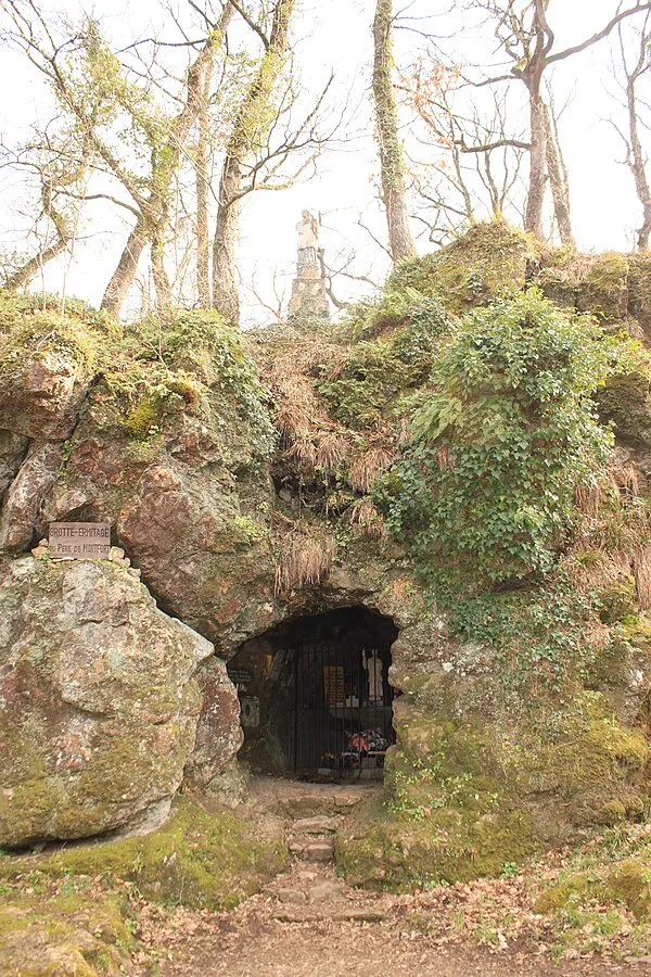 Image qui illustre: Grotte ermitage du Père de Montfort à Mervent - 0