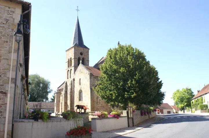 Image qui illustre: Église Saint-Loup - Saint-Hilaire