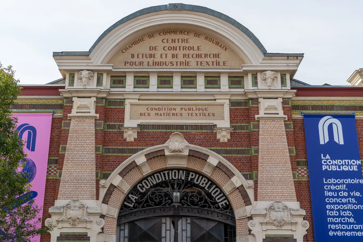 Image qui illustre: La Condition Publique – Ancien bâtiment de conditionnement de matières textiles à Roubaix - 0