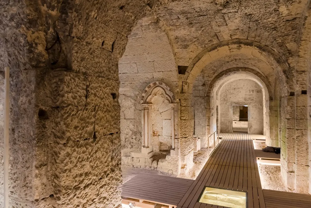 Image qui illustre: Crypte De L'abbaye Saint-médard à Soissons - 1