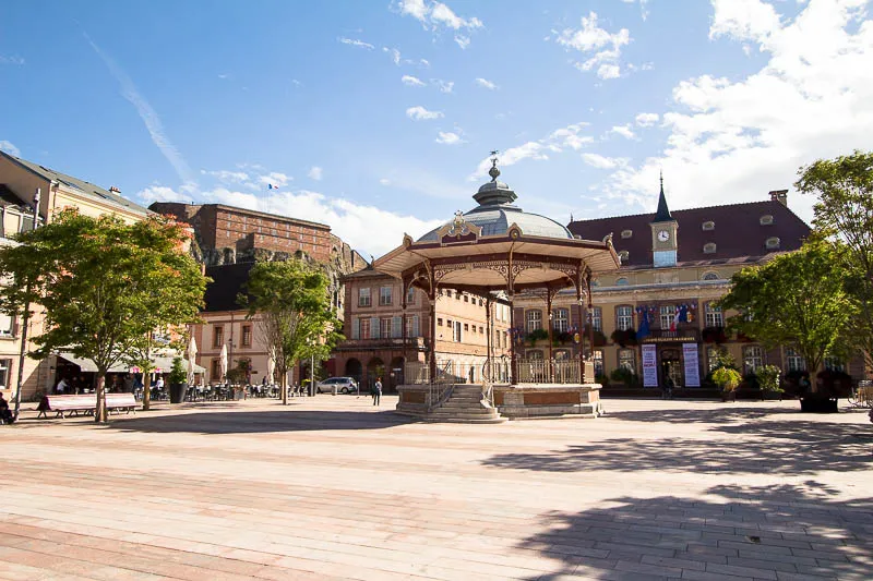 Image qui illustre: Place d'Armes