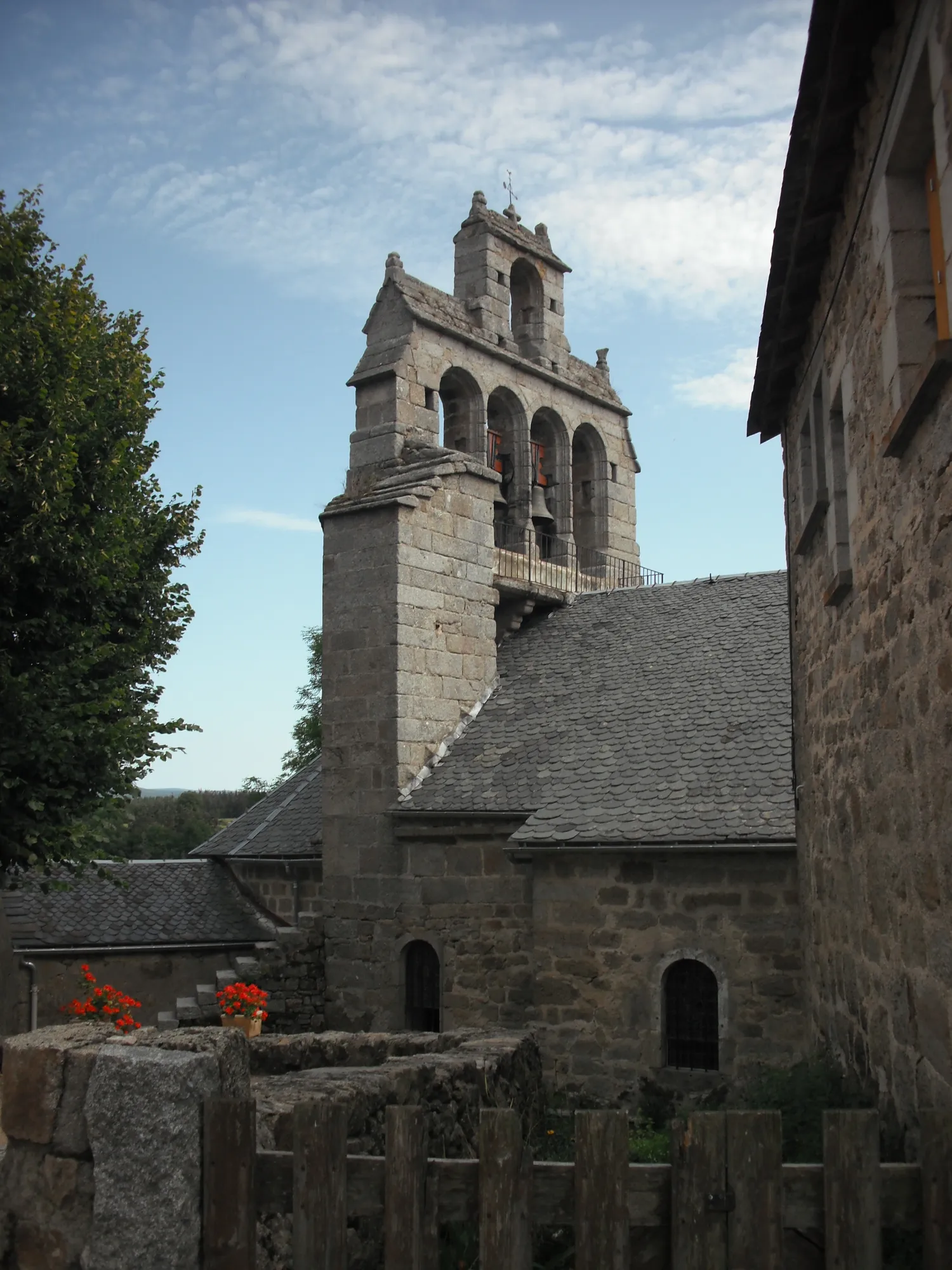 Image qui illustre: Eglise Saint-julien - Blavignac à Blavignac - 0