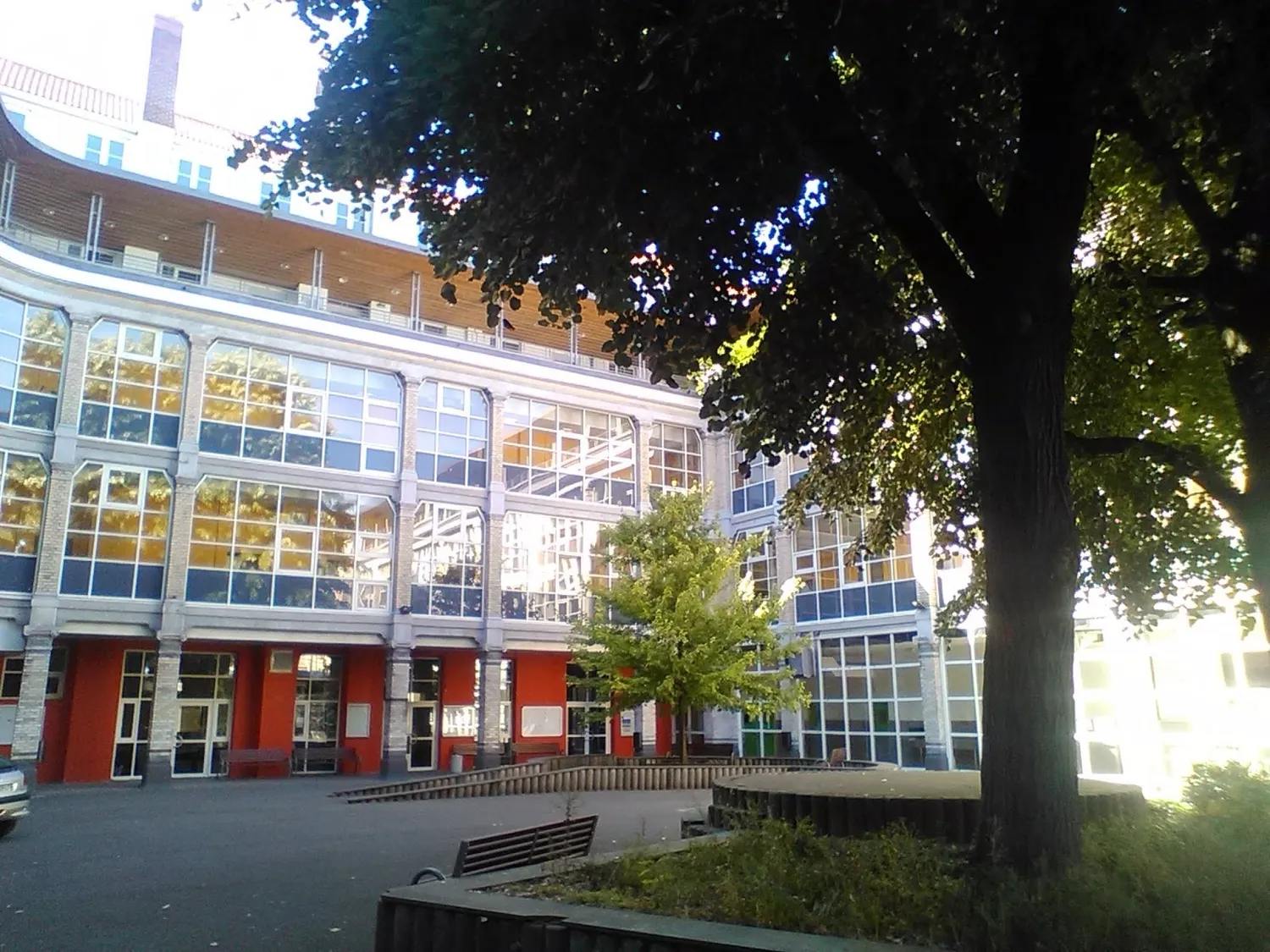 Image qui illustre: Découverte et histoire du lycée Fénelon à Lille - 0