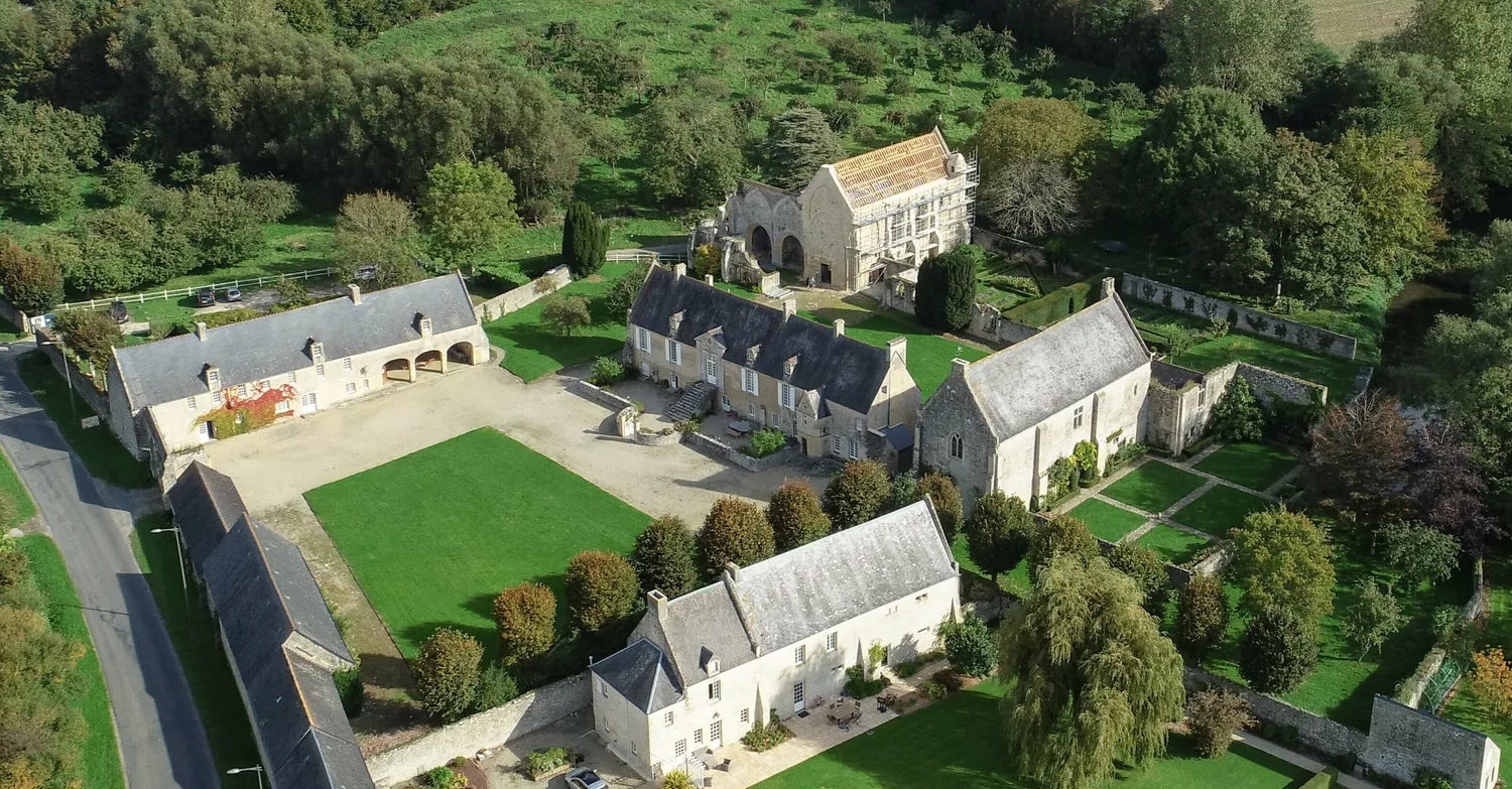 Image qui illustre: Visite libre de l'abbaye à Longues-sur-Mer - 0