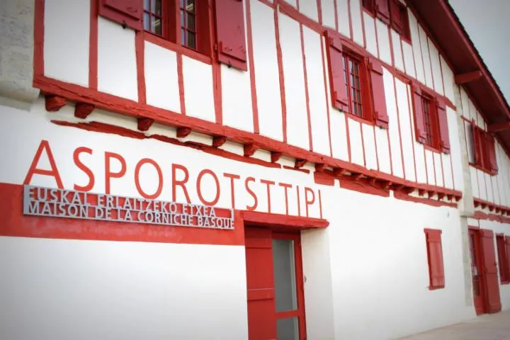 Image qui illustre: Maison De La Corniche Basque, Asporotsttipi