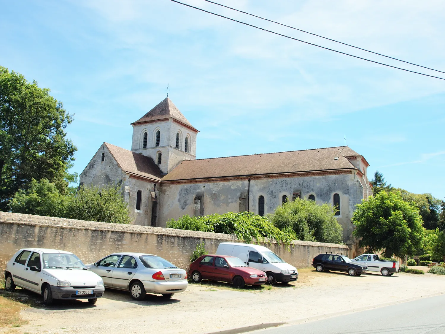 Image qui illustre: Eglise Du Prieuré Saint-martial à Ruffec - 1