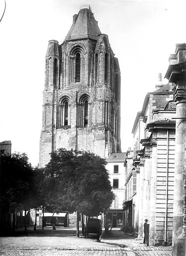 Image qui illustre: La tour Saint-Aubin