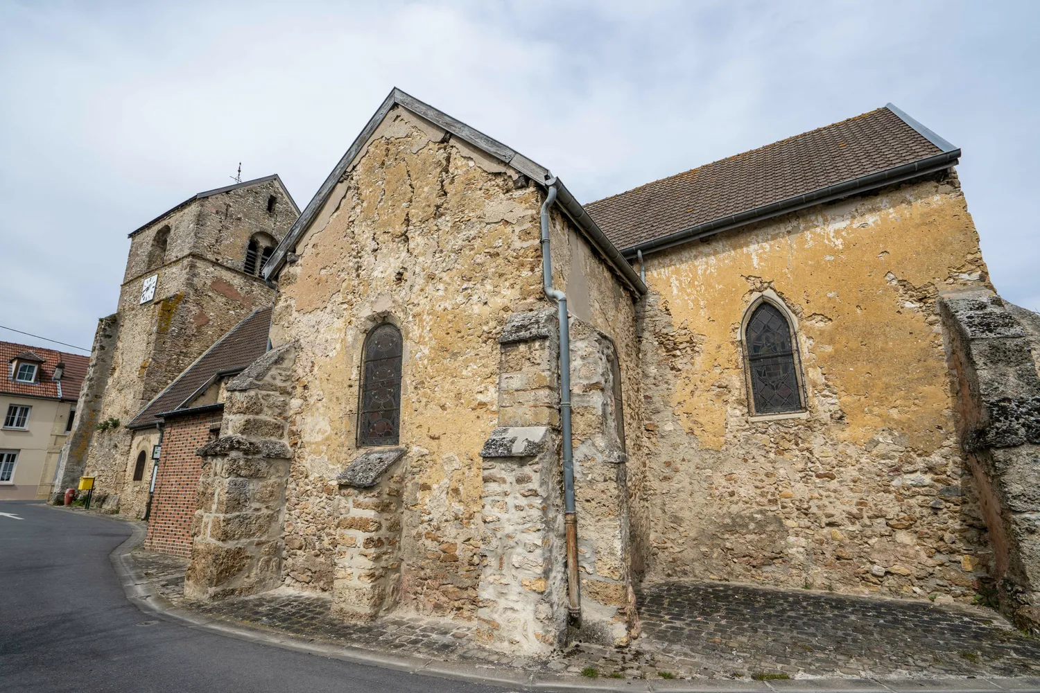 Image qui illustre: Visite guidée d'une église romane à travers une série d'anecdotes à Vinay - 0